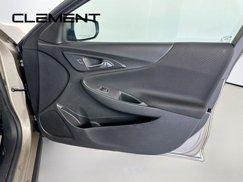Chevrolet Malibu Vehicle Full-screen Gallery Image 34