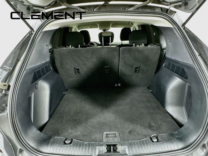 Ford Escape Vehicle Full-screen Gallery Image 11