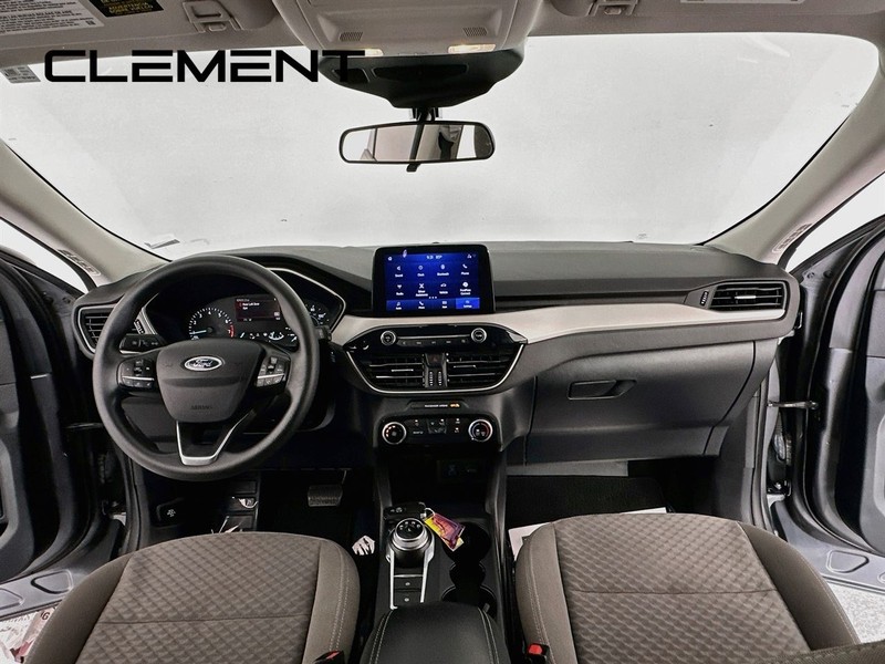 Ford Escape Vehicle Full-screen Gallery Image 12