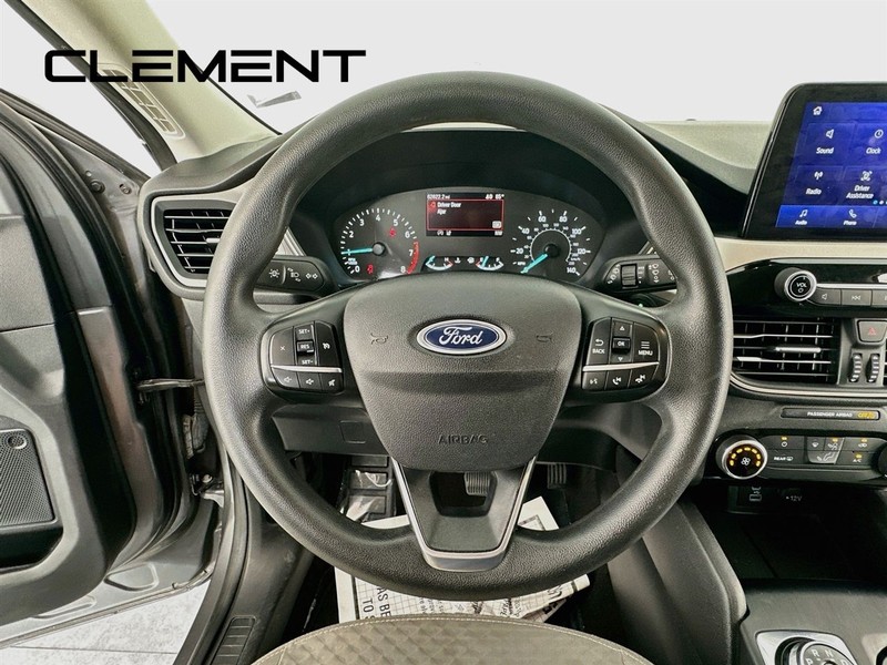 Ford Escape Vehicle Full-screen Gallery Image 15