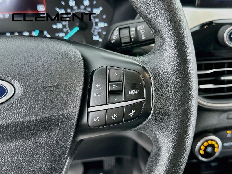 Ford Escape Vehicle Full-screen Gallery Image 17
