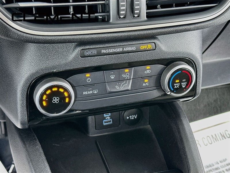 Ford Escape Vehicle Full-screen Gallery Image 22