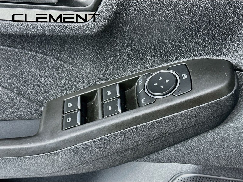Ford Escape Vehicle Full-screen Gallery Image 24