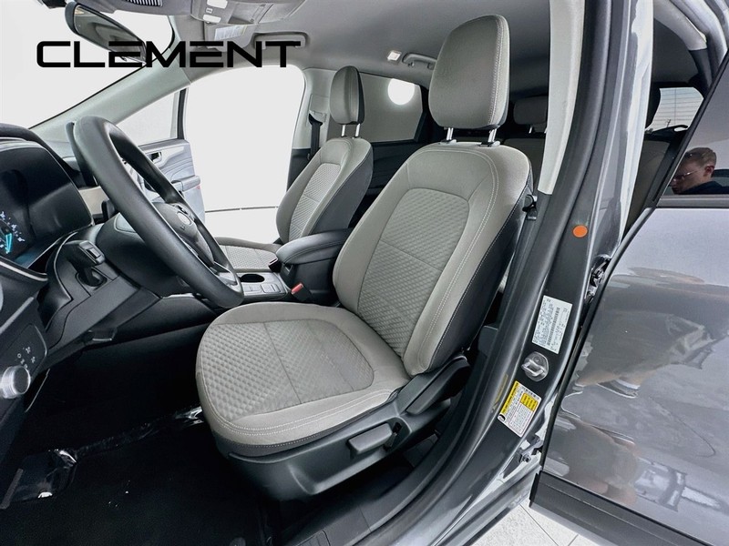 Ford Escape Vehicle Full-screen Gallery Image 28