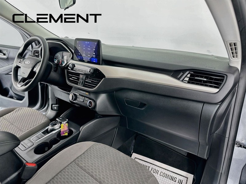 Ford Escape Vehicle Full-screen Gallery Image 32
