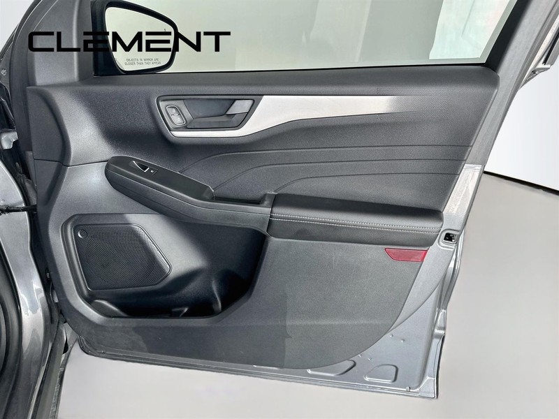 Ford Escape Vehicle Full-screen Gallery Image 33
