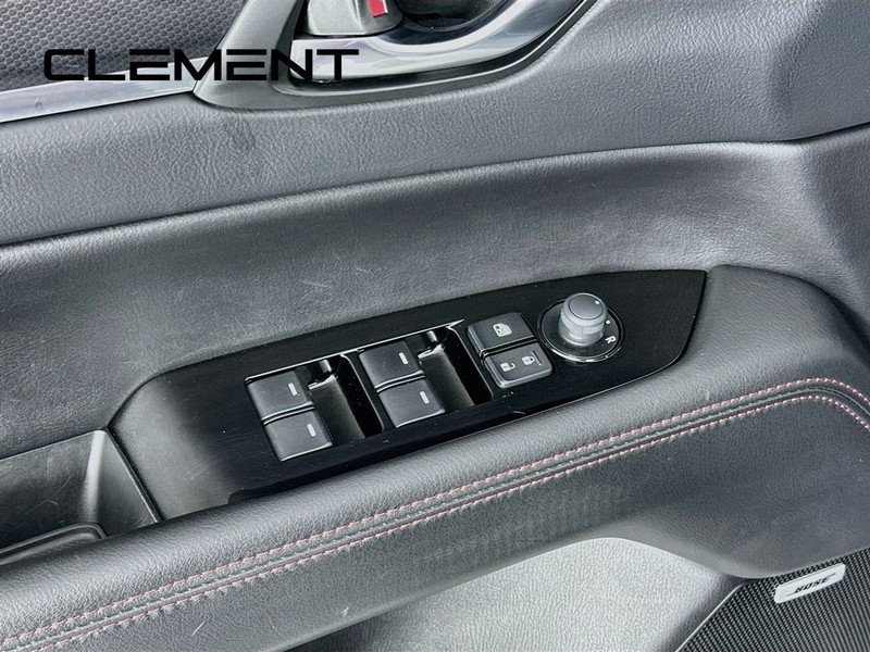 Mazda CX-5 Vehicle Full-screen Gallery Image 27