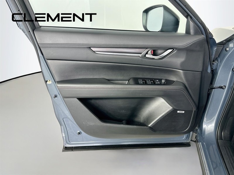 Mazda CX-5 Vehicle Full-screen Gallery Image 28