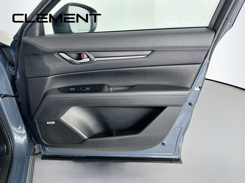 Mazda CX-5 Vehicle Full-screen Gallery Image 35