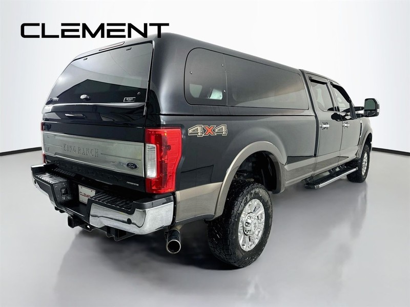Ford Super Duty F-350 SRW Vehicle Full-screen Gallery Image 7