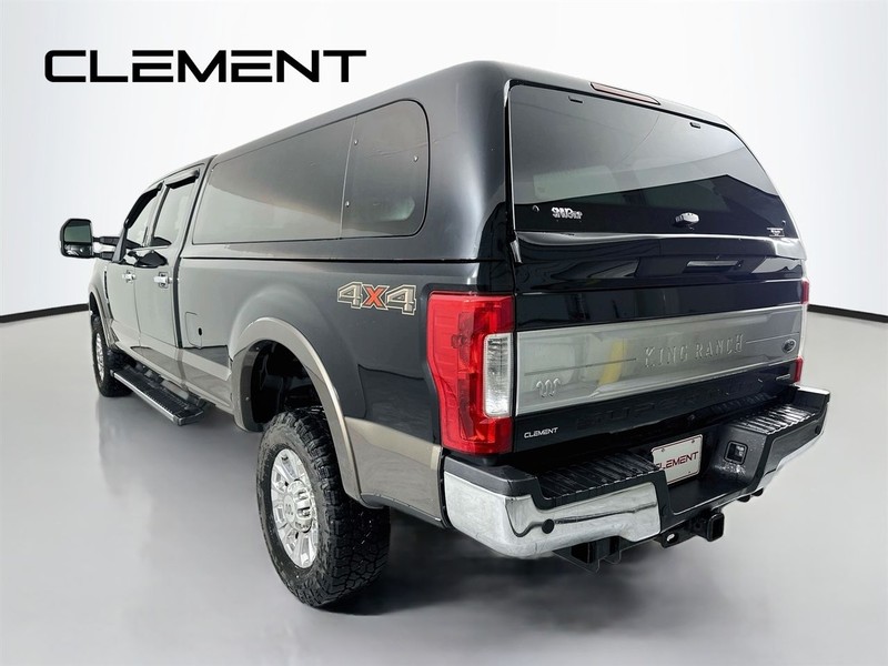 Ford Super Duty F-350 SRW Vehicle Full-screen Gallery Image 10