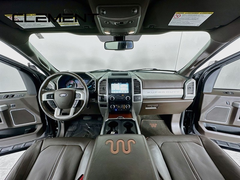 Ford Super Duty F-350 SRW Vehicle Full-screen Gallery Image 11
