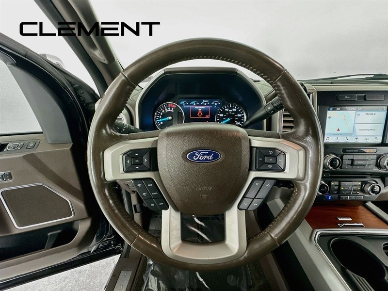 Ford Super Duty F-350 SRW Vehicle Full-screen Gallery Image 14