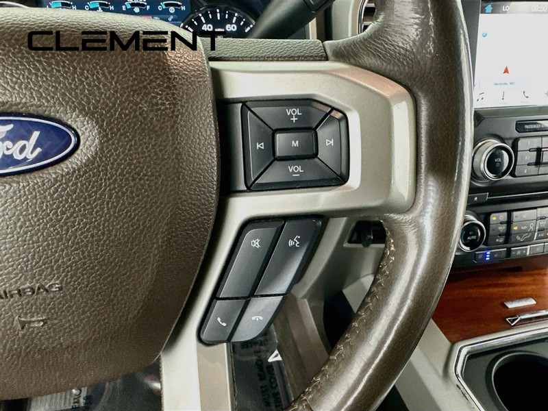 Ford Super Duty F-350 SRW Vehicle Full-screen Gallery Image 16