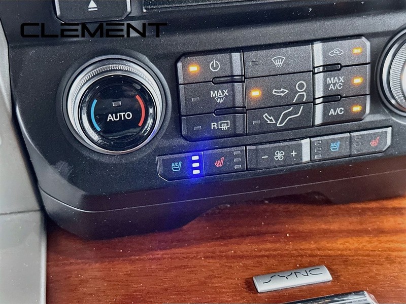 Ford Super Duty F-350 SRW Vehicle Full-screen Gallery Image 22