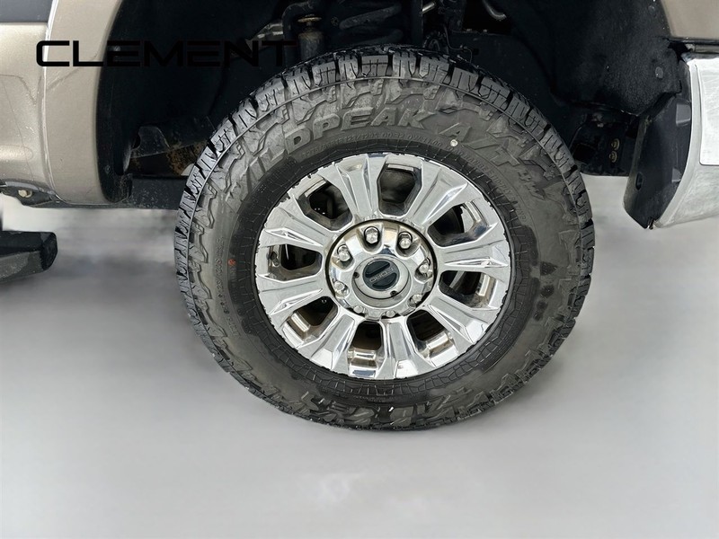 Ford Super Duty F-350 SRW Vehicle Full-screen Gallery Image 34