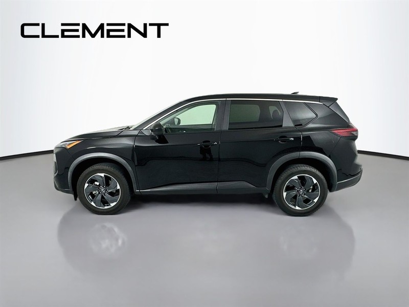 Nissan Rogue Vehicle Full-screen Gallery Image 6