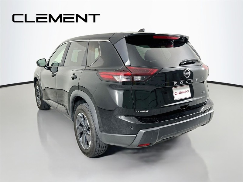 Nissan Rogue Vehicle Full-screen Gallery Image 10