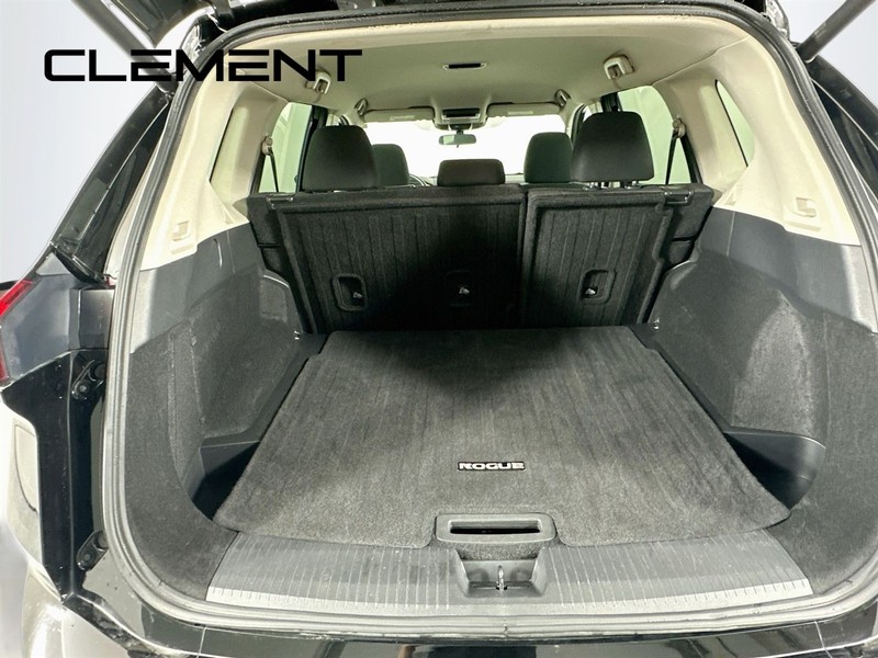 Nissan Rogue Vehicle Full-screen Gallery Image 11