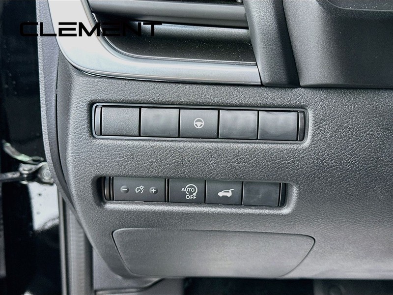 Nissan Rogue Vehicle Full-screen Gallery Image 14