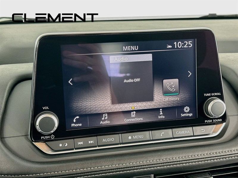 Nissan Rogue Vehicle Full-screen Gallery Image 19