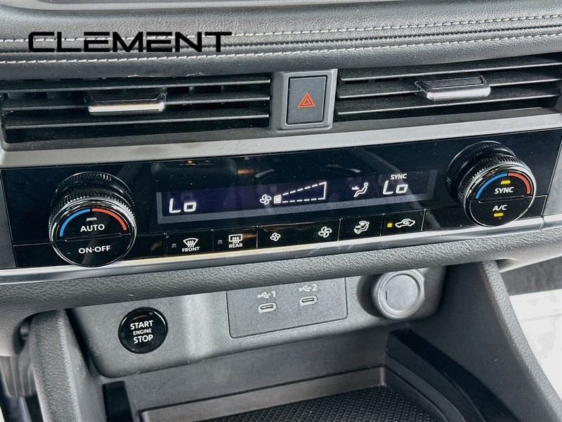 Nissan Rogue Vehicle Full-screen Gallery Image 22