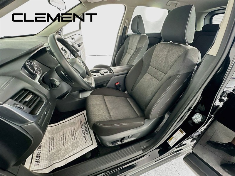 Nissan Rogue Vehicle Full-screen Gallery Image 28