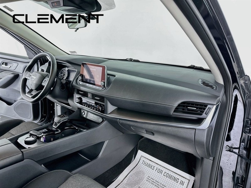 Nissan Rogue Vehicle Full-screen Gallery Image 32