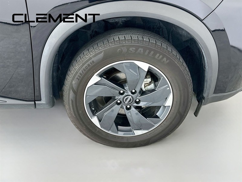 Nissan Rogue Vehicle Full-screen Gallery Image 34