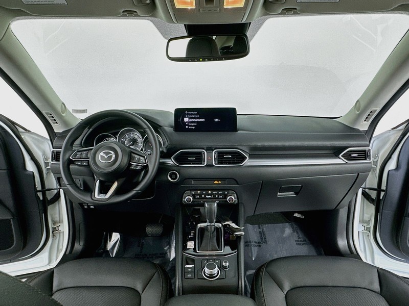 Mazda CX-5 Vehicle Full-screen Gallery Image 9