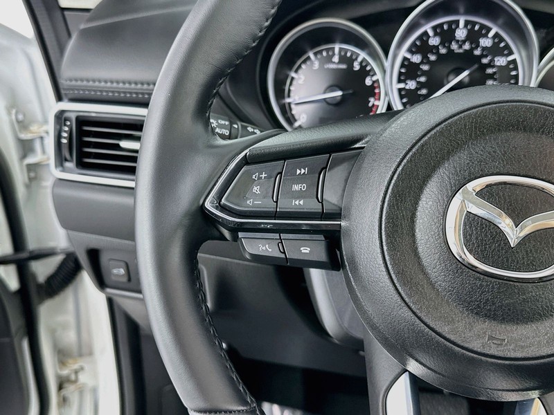 Mazda CX-5 Vehicle Full-screen Gallery Image 12