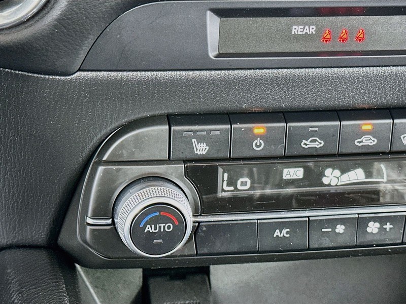 Mazda CX-5 Vehicle Full-screen Gallery Image 18