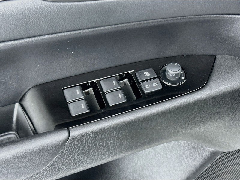 Mazda CX-5 Vehicle Full-screen Gallery Image 21