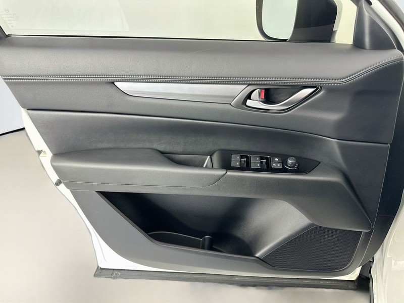 Mazda CX-5 Vehicle Full-screen Gallery Image 22