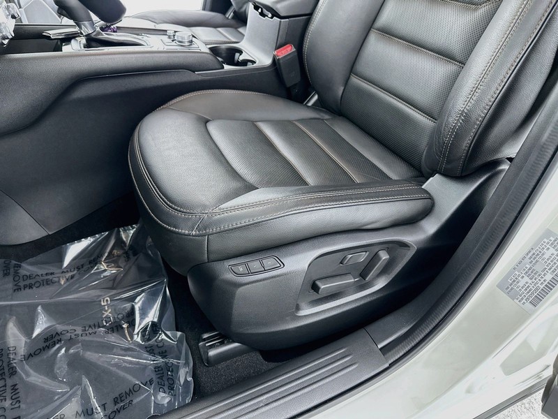 Mazda CX-5 Vehicle Full-screen Gallery Image 23