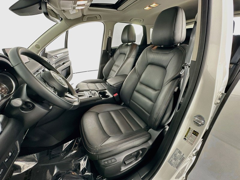 Mazda CX-5 Vehicle Full-screen Gallery Image 24