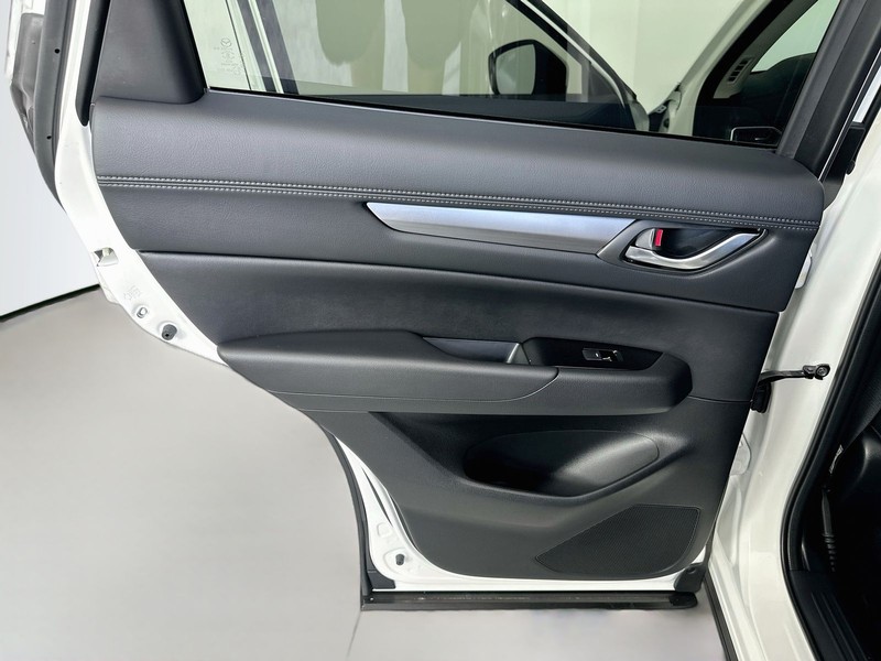 Mazda CX-5 Vehicle Full-screen Gallery Image 25