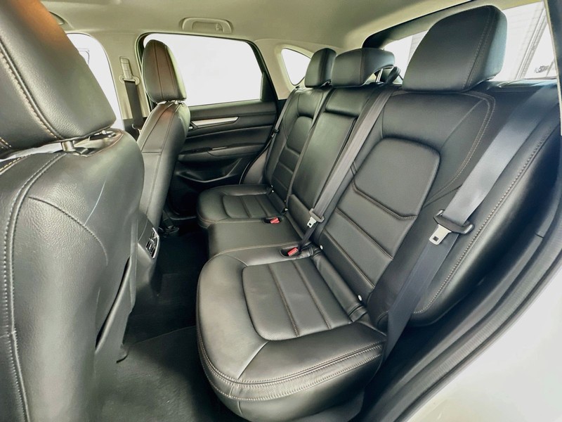 Mazda CX-5 Vehicle Full-screen Gallery Image 26