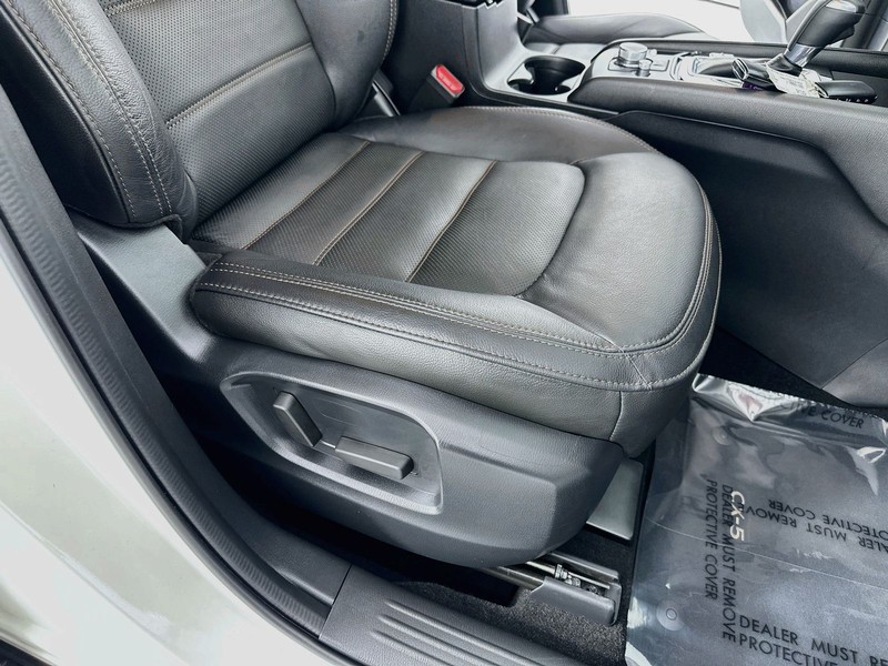 Mazda CX-5 Vehicle Full-screen Gallery Image 27