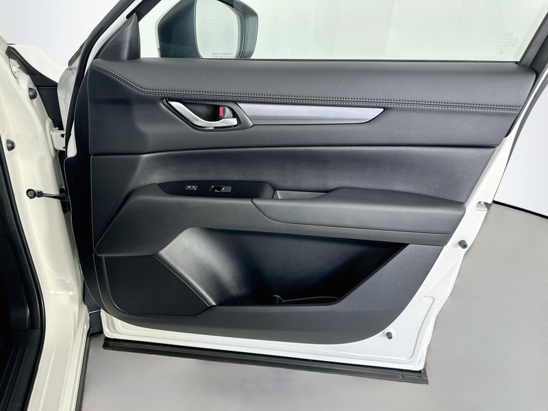 Mazda CX-5 Vehicle Full-screen Gallery Image 29