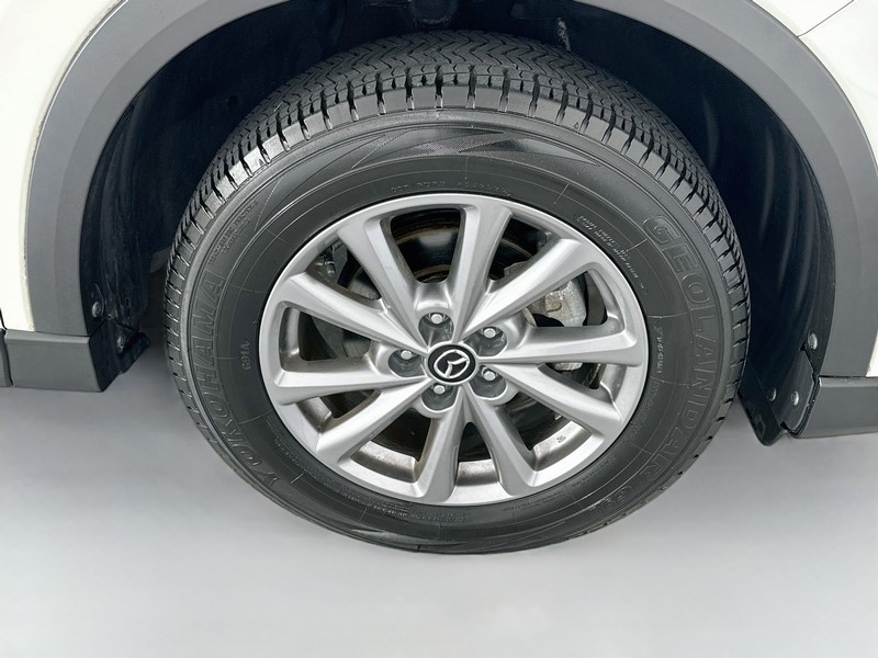 Mazda CX-5 Vehicle Full-screen Gallery Image 30