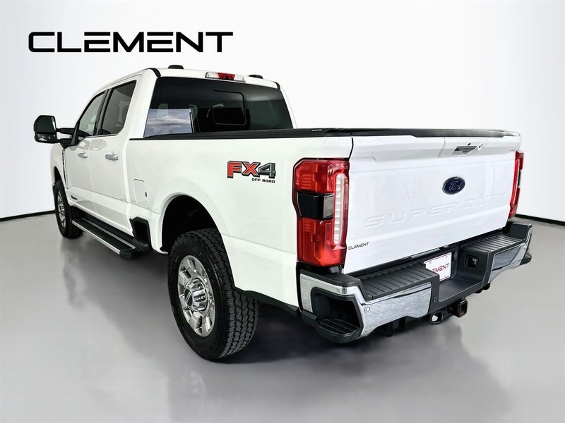 Ford Super Duty F-350 SRW Vehicle Image 10