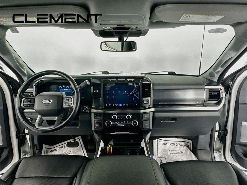 Ford Super Duty F-350 SRW Vehicle Image 12