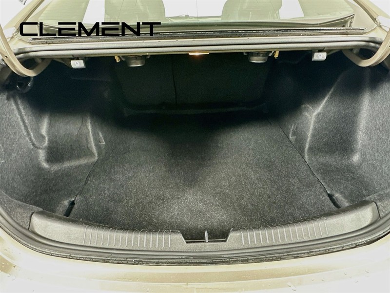 Chevrolet Malibu Vehicle Image 11