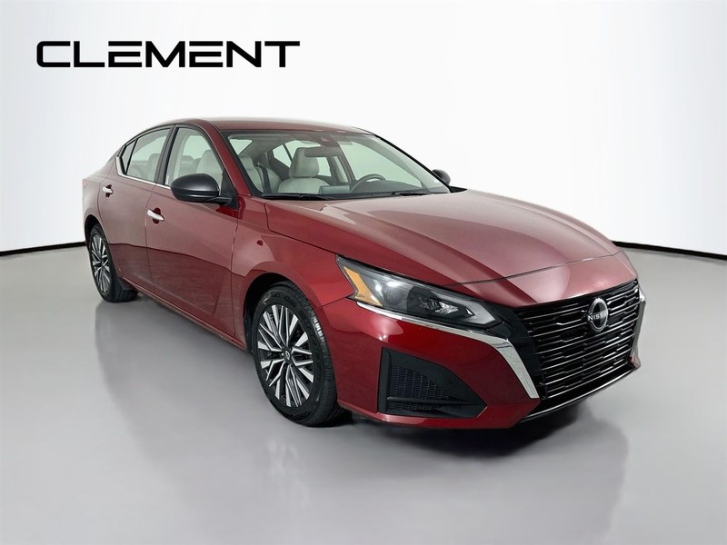Nissan Altima Vehicle Image 05