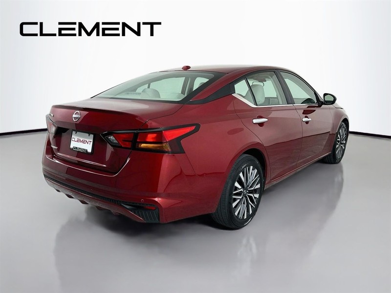 Nissan Altima Vehicle Image 07