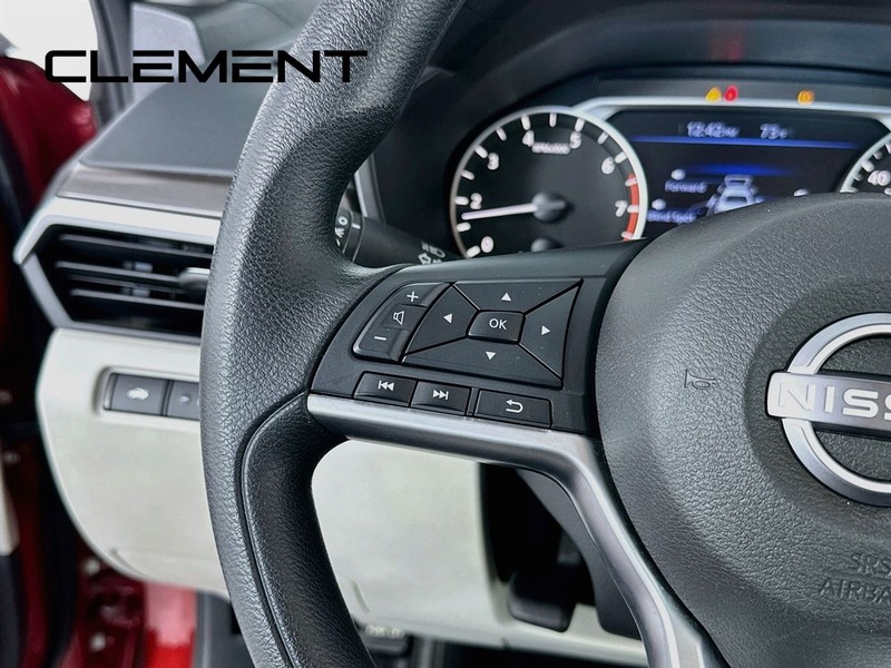 Nissan Altima Vehicle Image 16