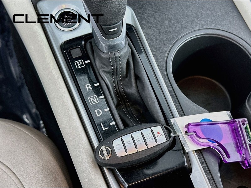 Nissan Altima Vehicle Image 23