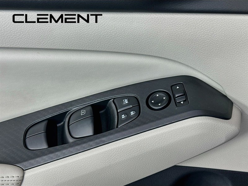 Nissan Altima Vehicle Image 24