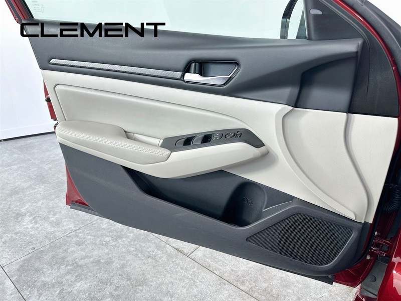 Nissan Altima Vehicle Image 26